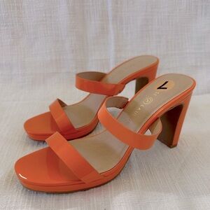 NWT Chinese Laundry Tete Sandals